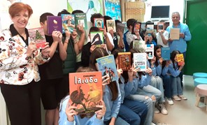 Το ΠΟΚΕΛ πρόσφερε βιβλία στο 32ο Δημοτικό Σχολείο Λάρισας